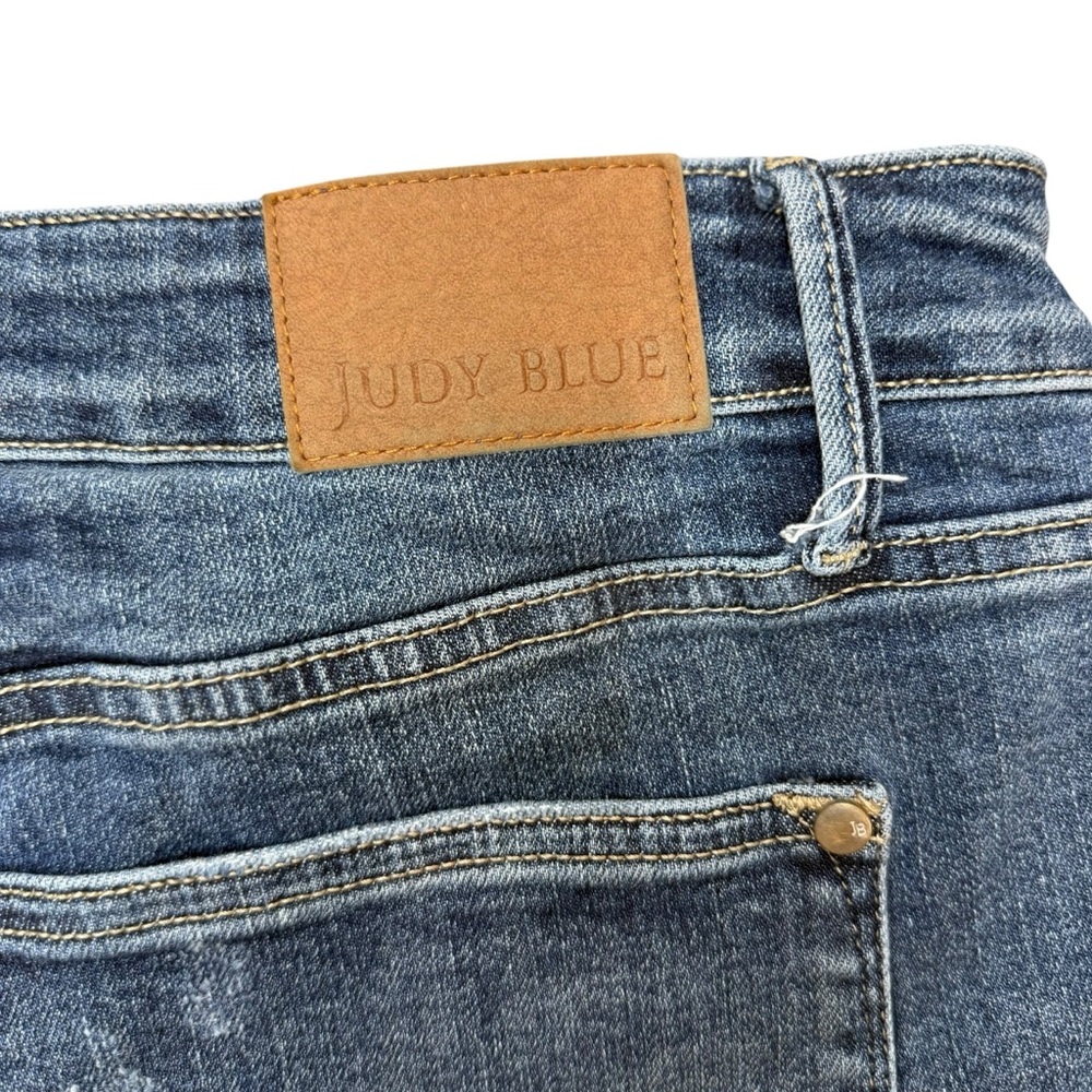 Judyβ Blue denim shorts medium wash size 1XL - Picture 3 of 6